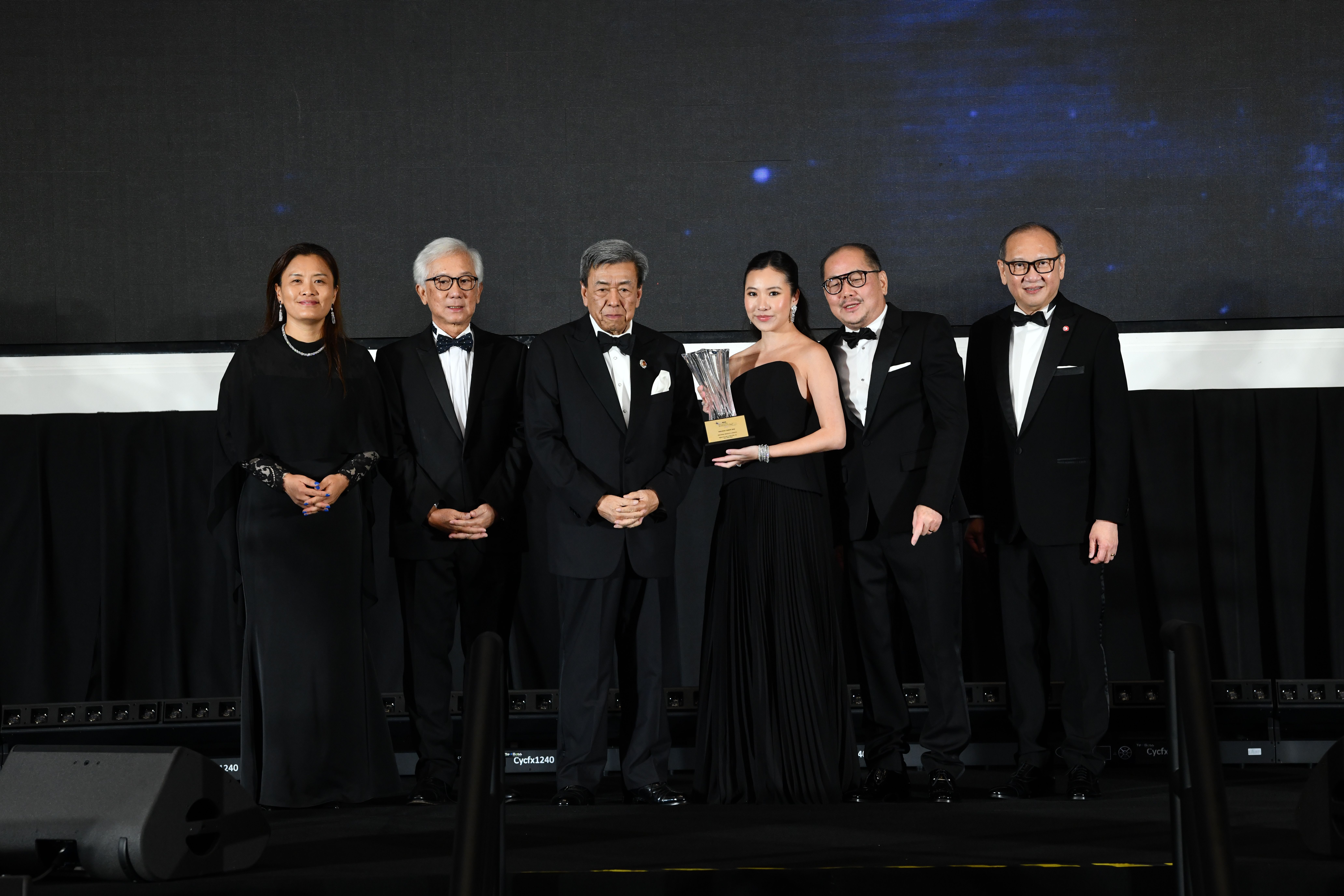 22 INDUSTRIAL PRODUCTS & SERVICES - Highest Growth in Profit After Tax Over Three Years - Malayan Cement Bhd (Rachel Yeoh, executive director).JPG