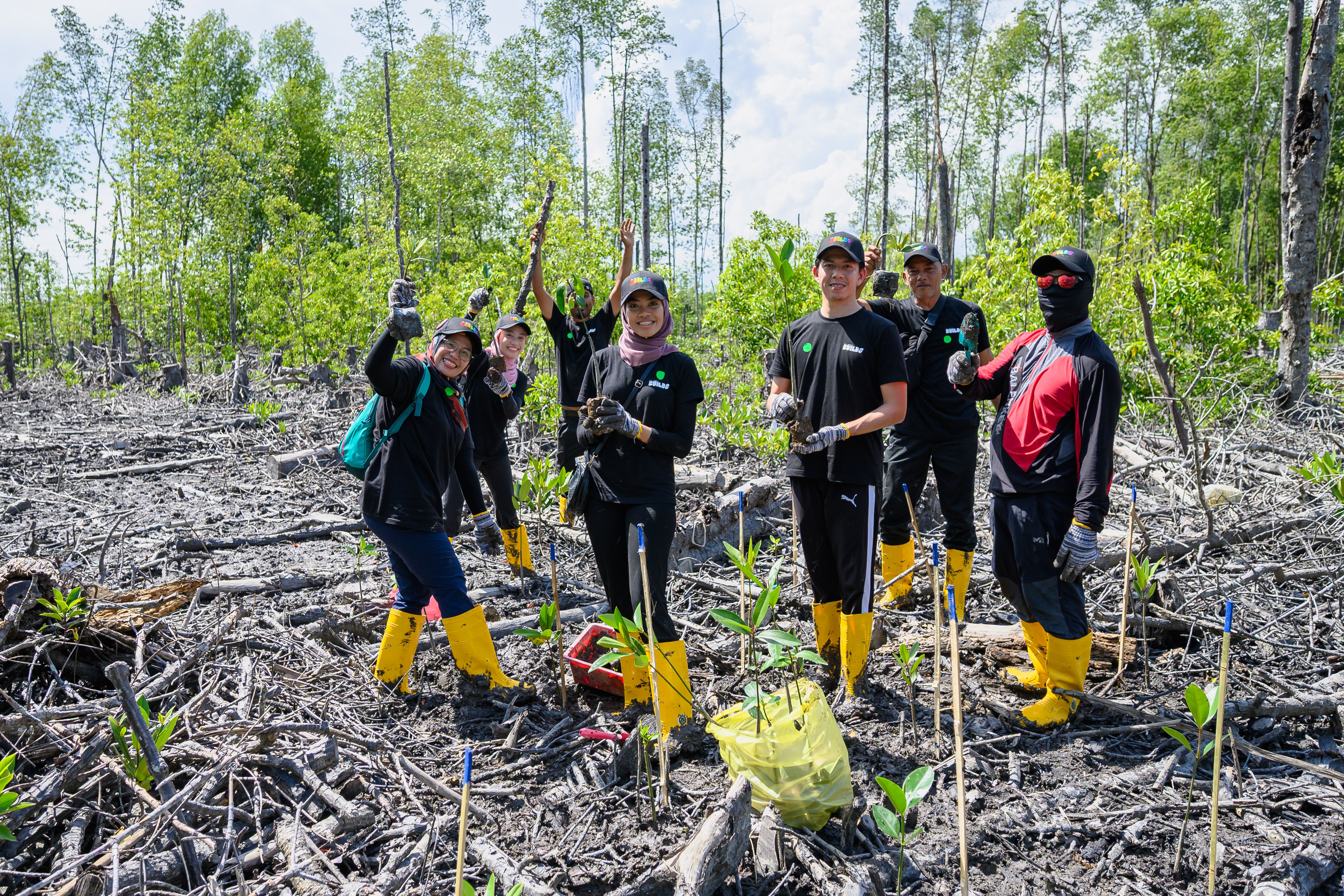 BUILDS Volunteers spent their weekend greening the mangrove space in Kuala Sepetang_2.jpg